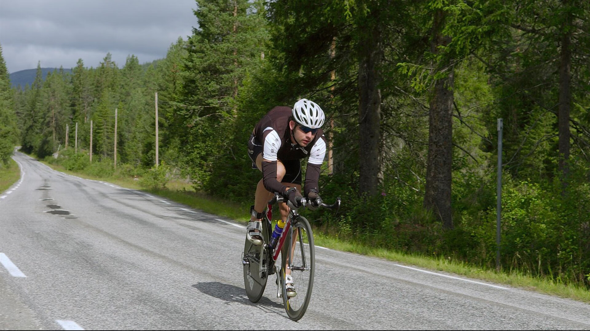 开云体育入口-悬崖边的银河,与照亮它的孤星